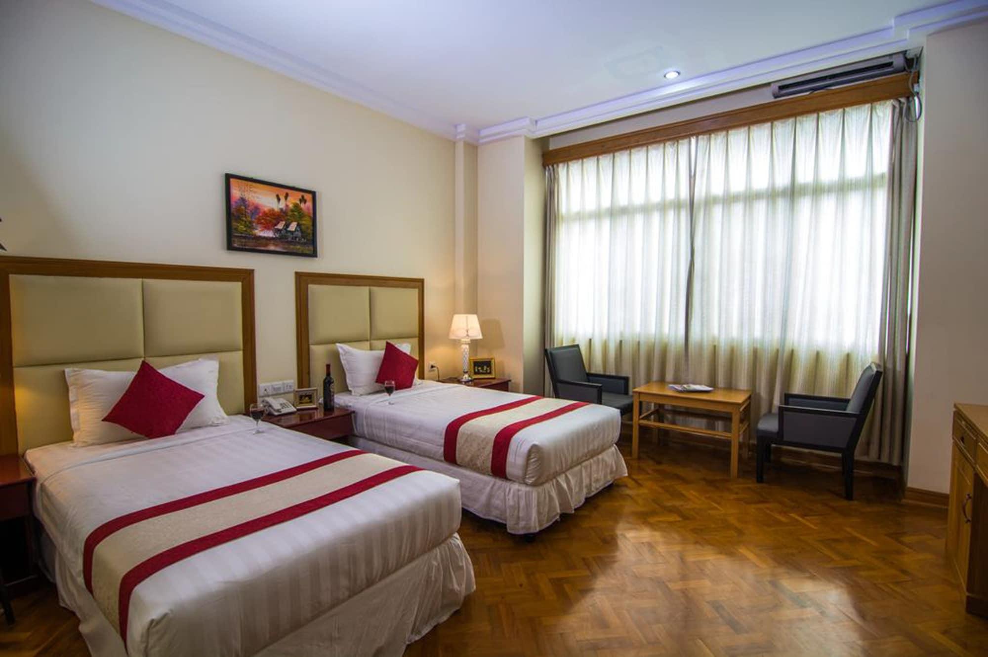 Royal Inlay Hotel Няунг Шве Екстериор снимка