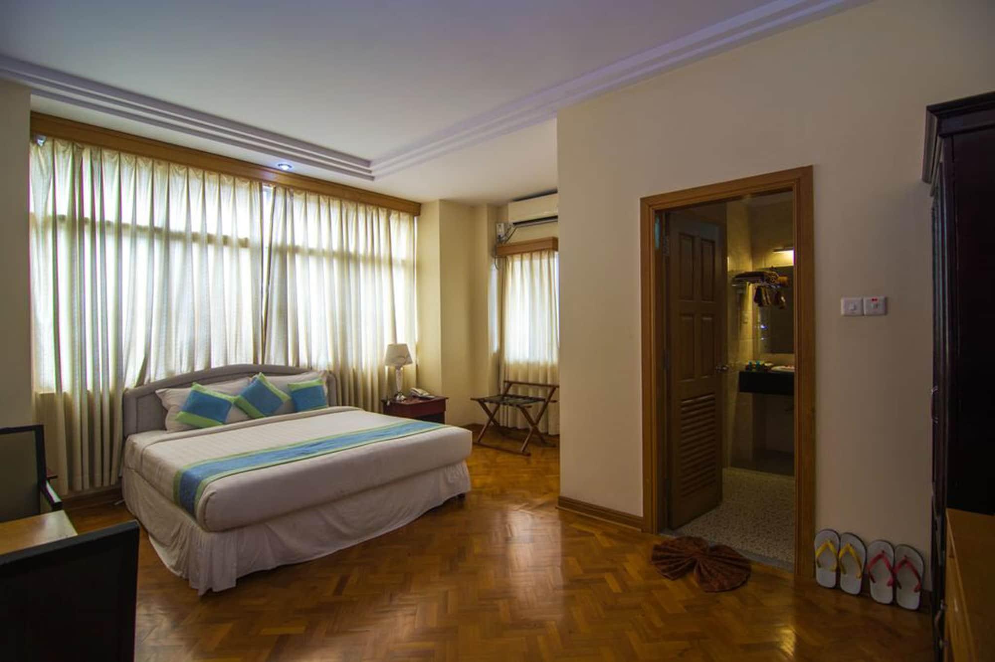 Royal Inlay Hotel Няунг Шве Екстериор снимка