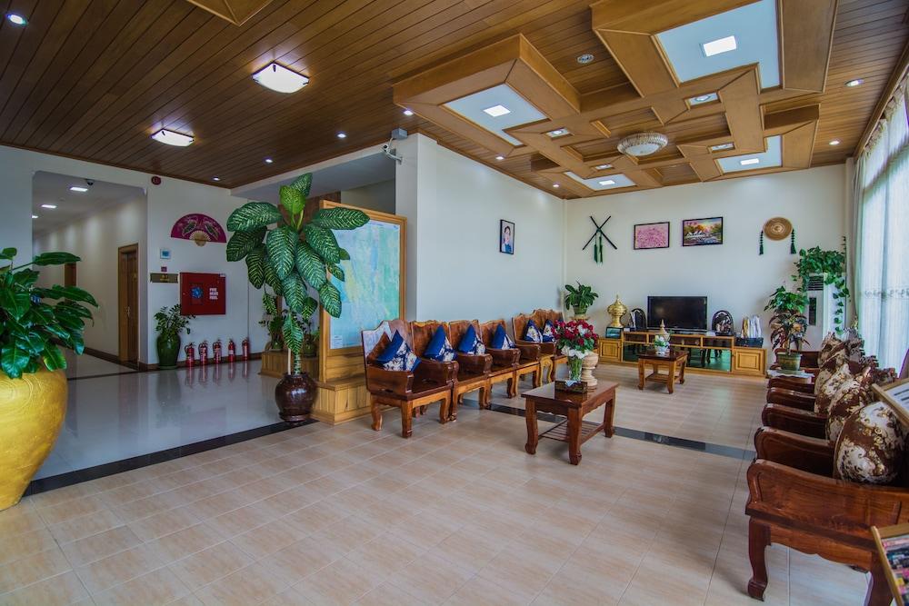 Royal Inlay Hotel Няунг Шве Екстериор снимка