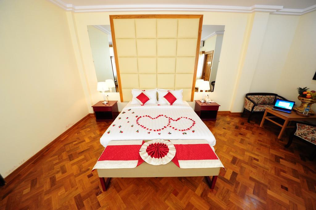 Royal Inlay Hotel Няунг Шве Екстериор снимка