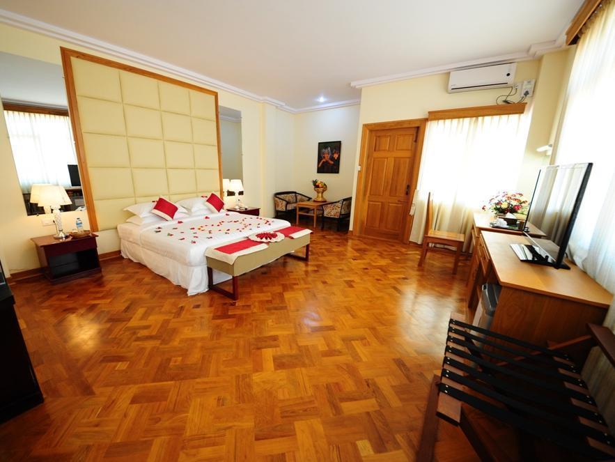 Royal Inlay Hotel Няунг Шве Екстериор снимка